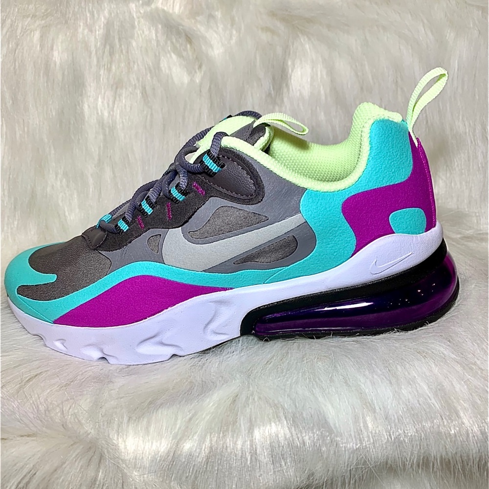NEW! Nike Air Max React 270 NEW!